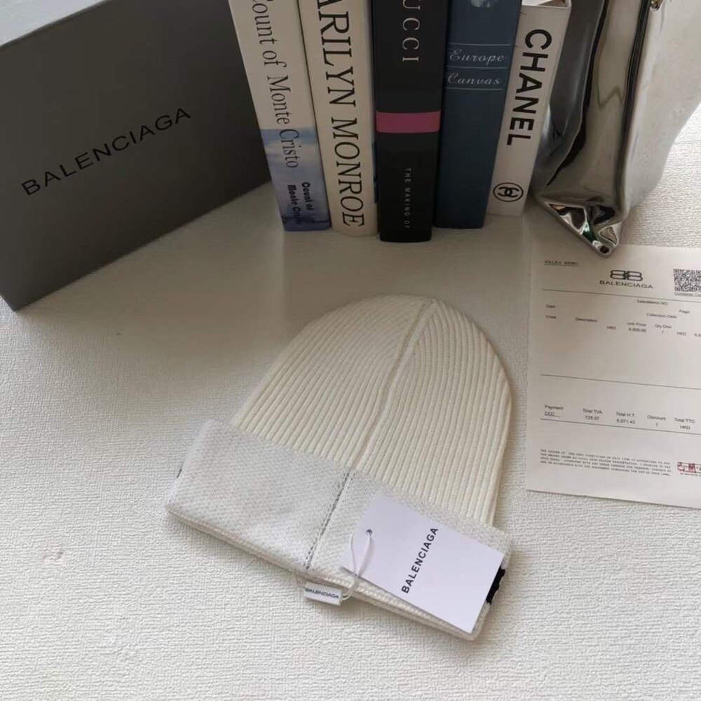 Balenciaga Logo Cuff Knit Beanie in White - Picture 2 of 3